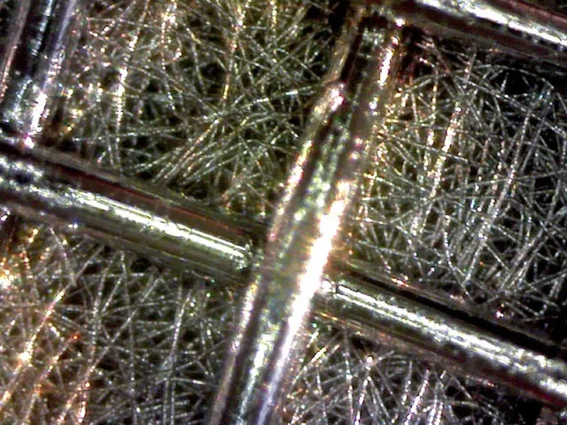 Mikroskopische Struktur des Metallfaservlieses
